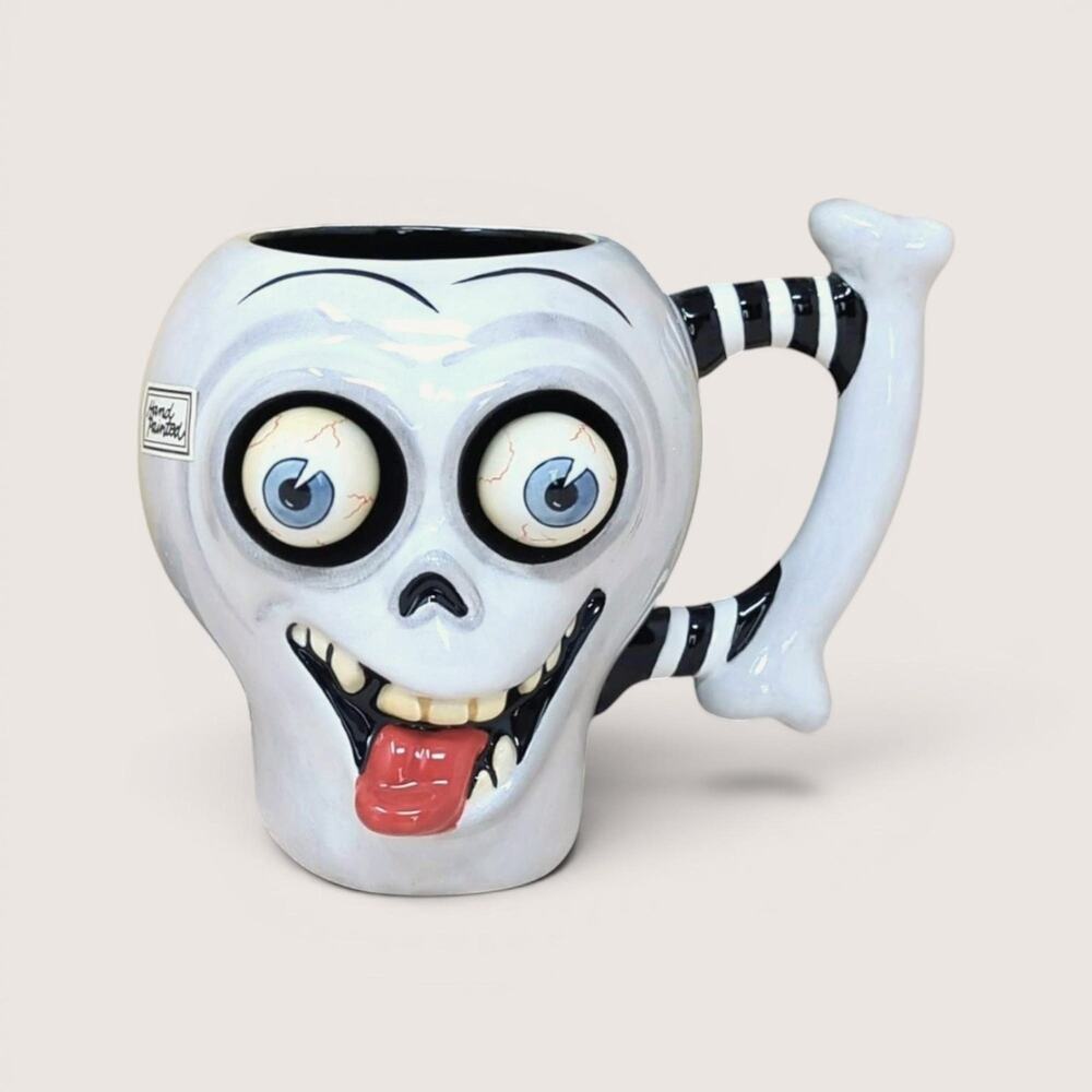 2002 Department 56 Ceramic Google Eye Skull Mug